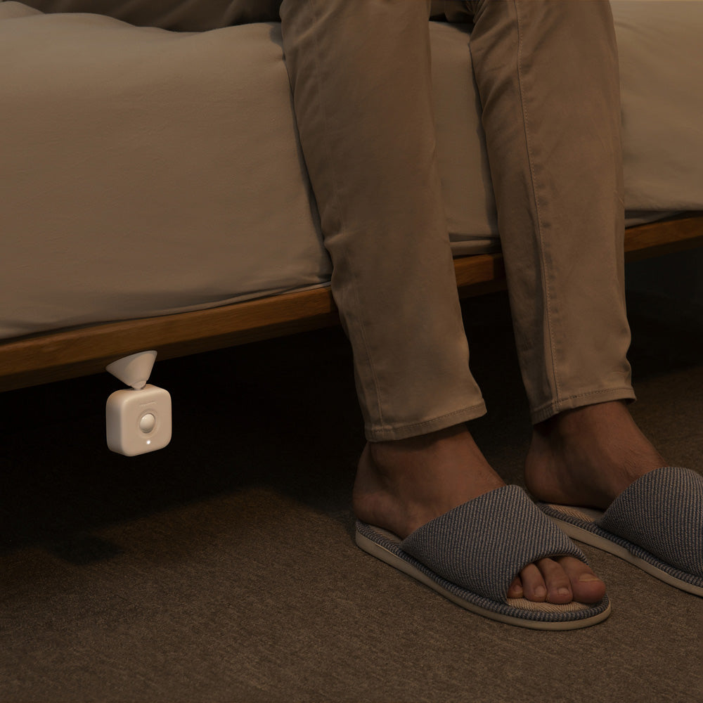 SwitchBot Motion Sensor smarter Bewegungsmelder Szene Bett Boden